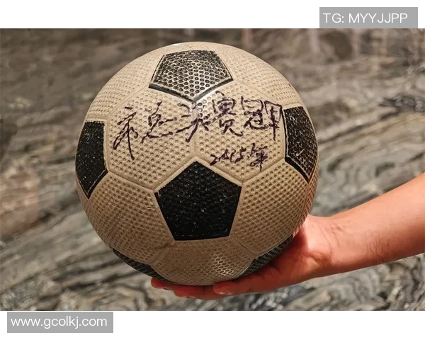 足球明星签名橡胶手环热销让你与偶像更亲近的时尚配饰